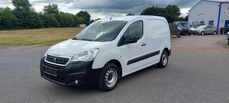 Weiß Gebraucht 2018 Peugeot Partner Premium Van / Kleinbus | 7.500 € (Fairer Preis) - Bild 1/4