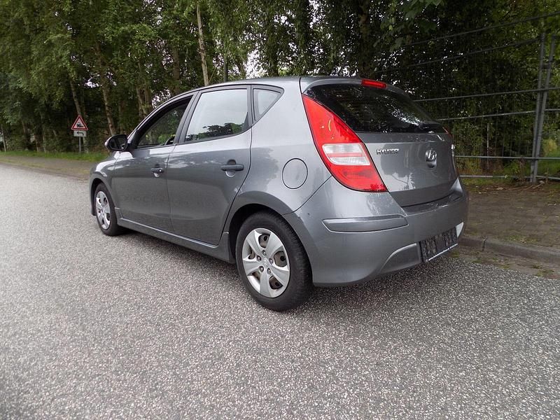 Gebraucht Hyundai i30 Classic 109 PS (80 kW) 2012 Grau Limousine