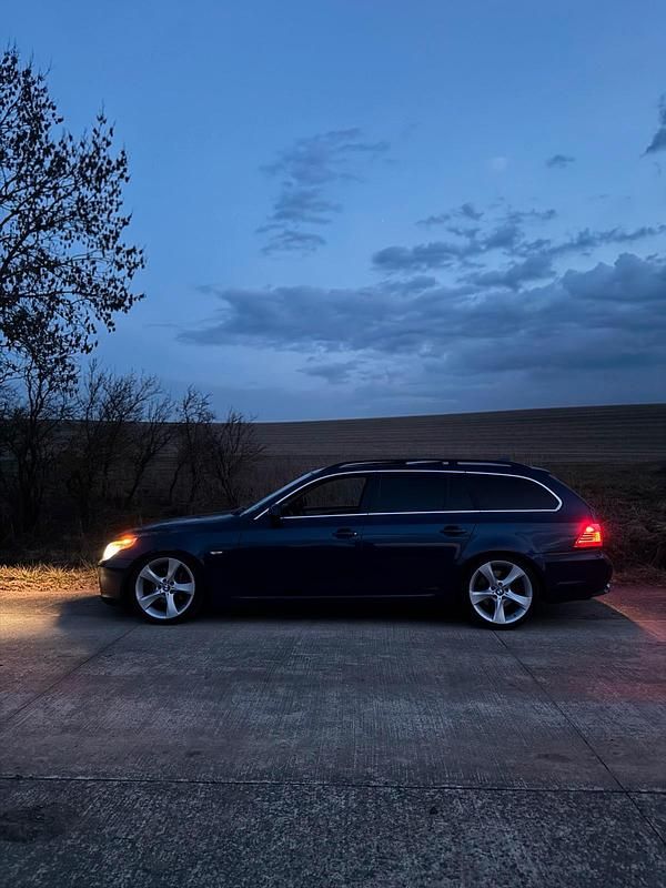 Gebraucht BMW 525 197 PS (144 kW) 2007 Blau Kombi