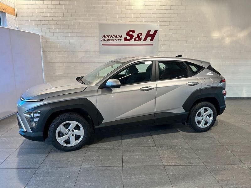 Neu Hyundai Kona Comfort 101 PS (74 kW) 2025 Silber SUV