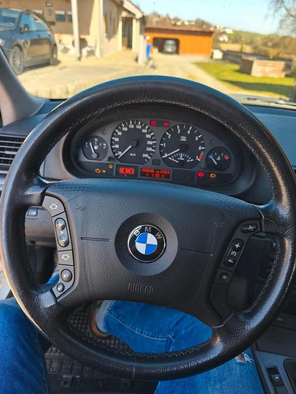 Gebraucht BMW 318 143 PS (105 kW) 2003 Silber Kombi