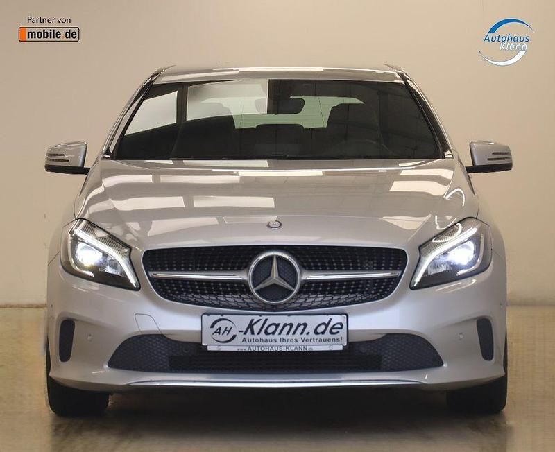 Gebraucht Mercedes A180 Style 122 PS (89 kW) 2016 Grau Limousine