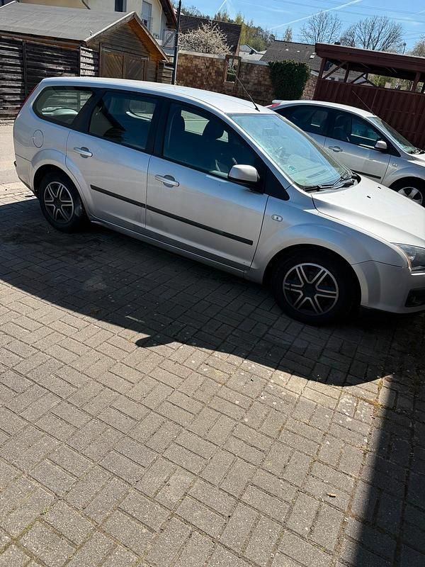 Gebraucht Ford Focus 101 PS (74 kW) 2005 Grau Kombi
