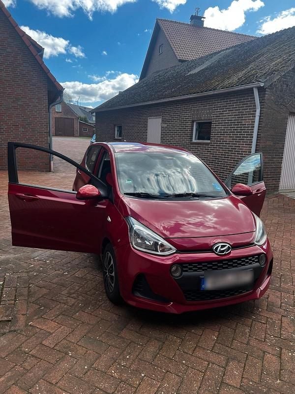 Gebraucht Hyundai i10 69 PS (50 kW) 2018 Rot Kleinwagen