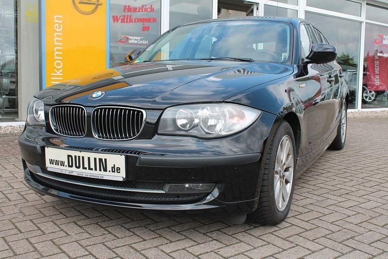 Gebraucht BMW 116 122 PS (89 kW) 2011 Schwarz Kleinwagen