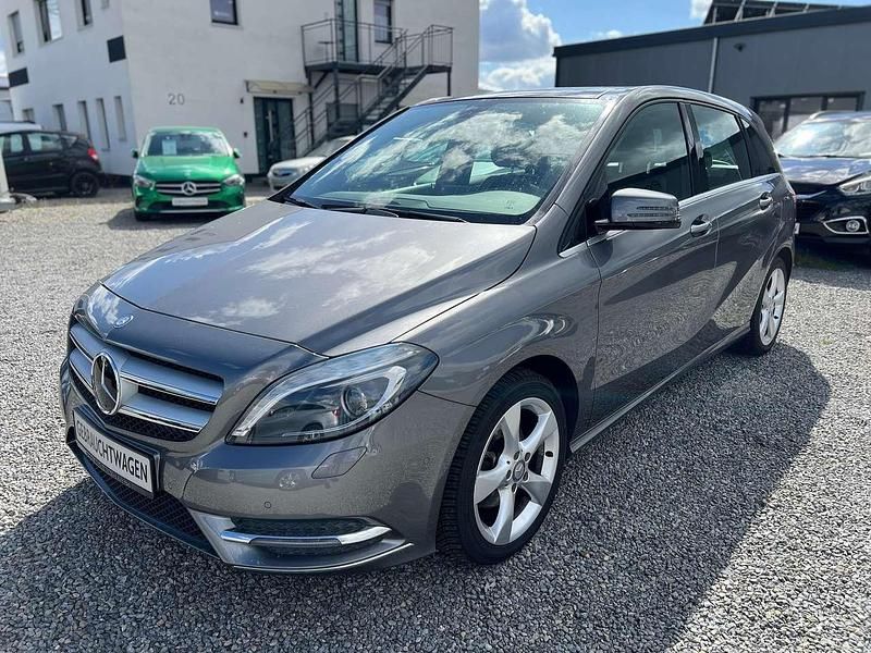 Mountaingrau Gebraucht 2013 Mercedes B200 Van / Kleinbus | 14.990 € (Etwas zu teuer) - Bild 1/4