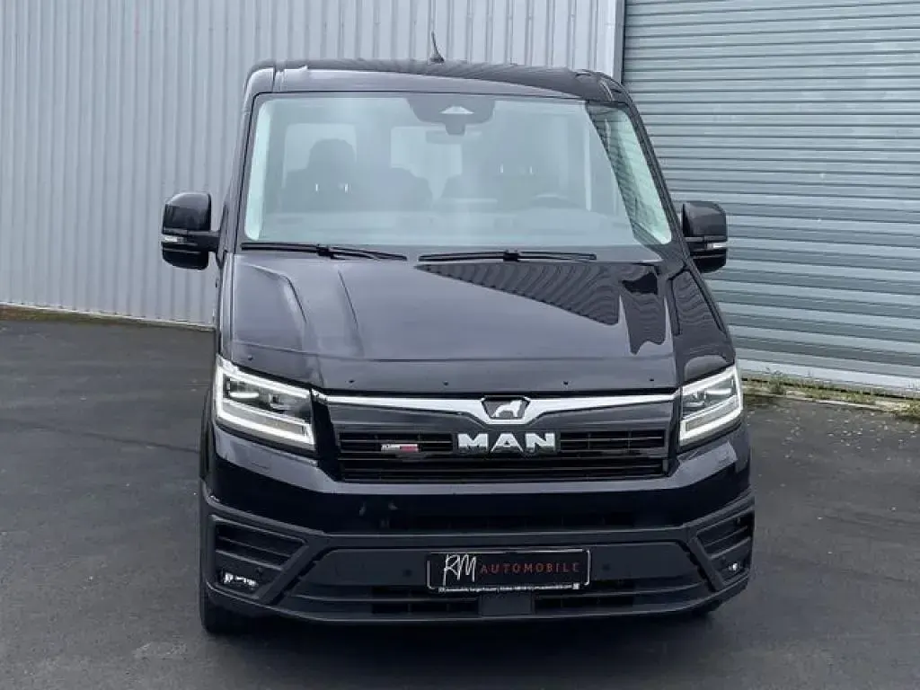 Używany MAN TGE 177 KM (130 kW) 2025 Czarny Van