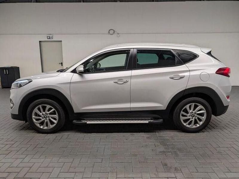 Gebraucht Hyundai Tucson Intro Edition 177 PS (130 kW) 2016 Platinumsilbermet. SUV