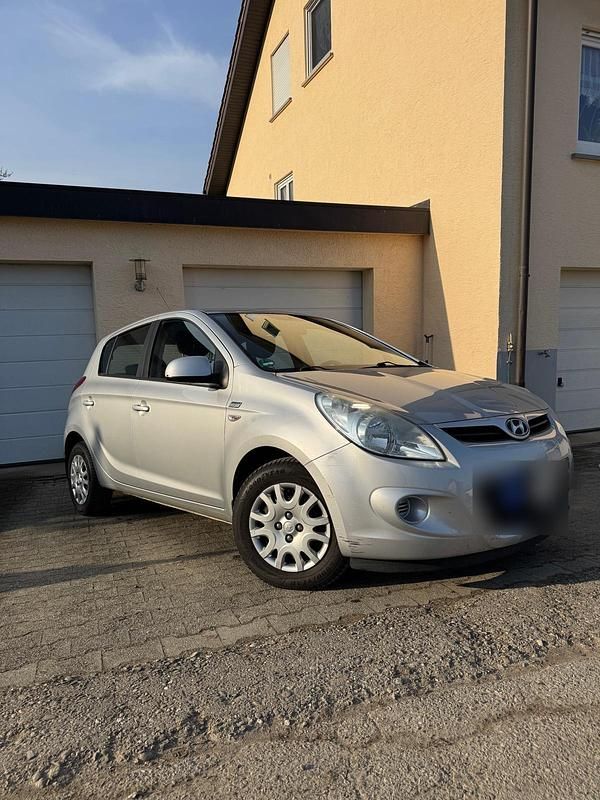 Gebraucht Hyundai i20 100 PS (73 kW) 2010 Grau Kleinwagen