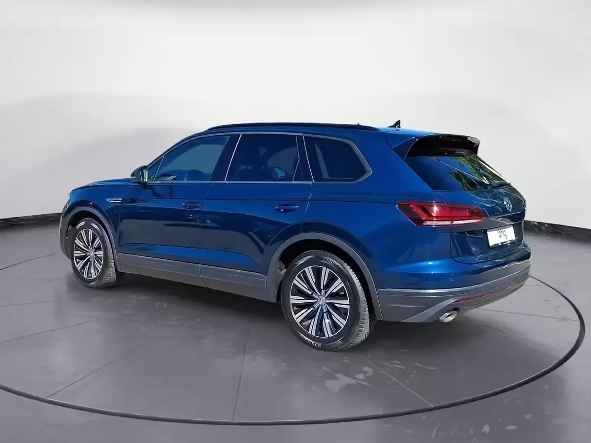 Gebraucht VW Touareg Basis 286 PS (210 kW) 2018 Blau SUV