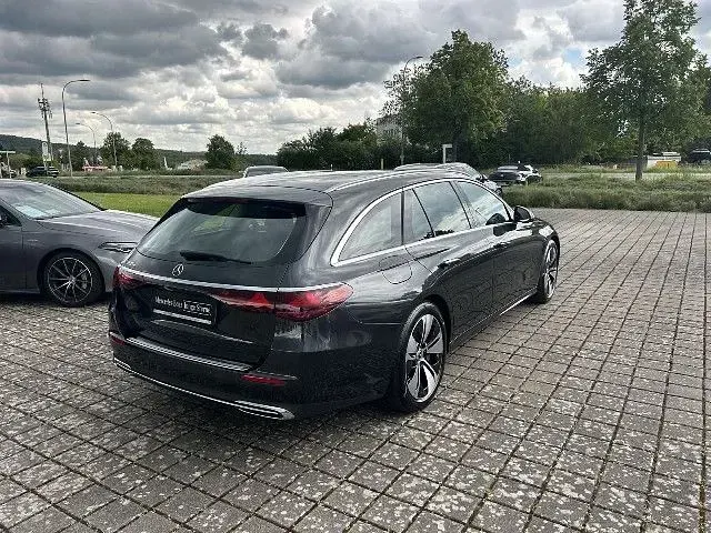 Gebraucht Mercedes E300 313 PS (230 kW) 2024