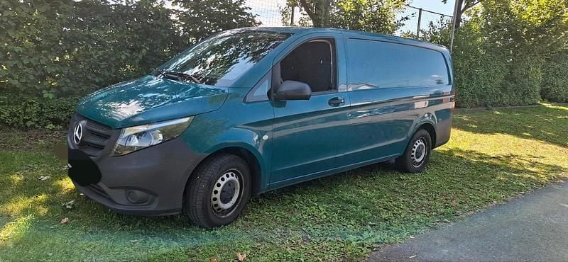Grün Gebraucht 2019 Mercedes Vito Van / Kleinbus | 24.800 € - Bild 1/4