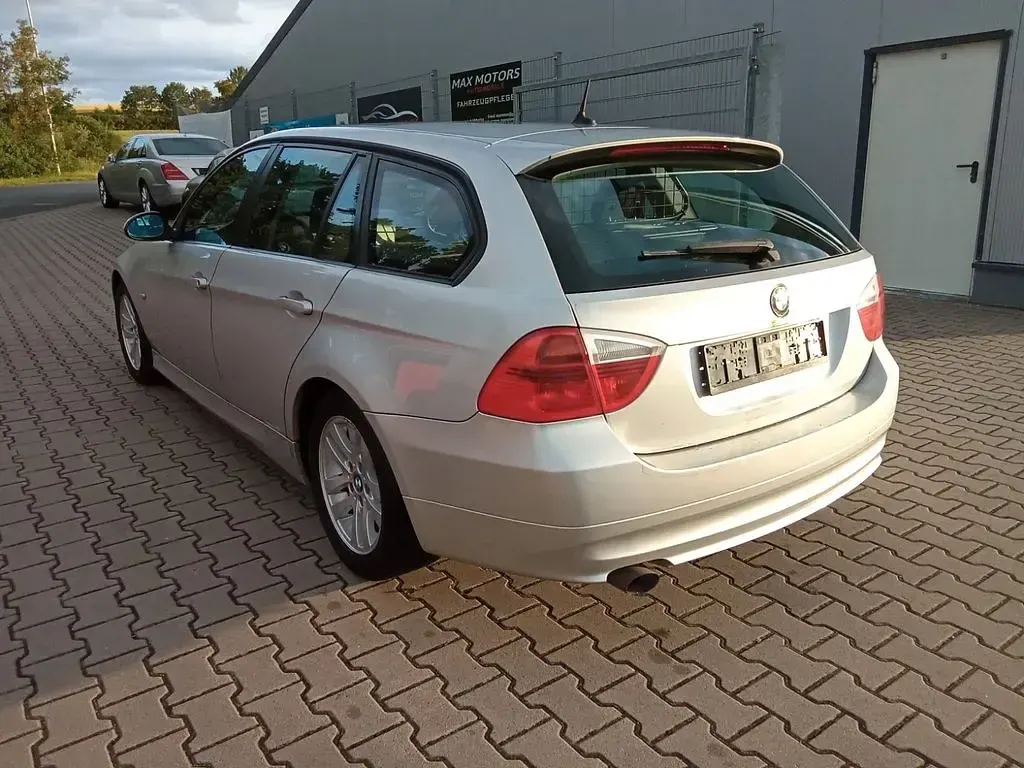 Gebraucht BMW 320 163 PS (119 kW) 2007 Silber Kombi