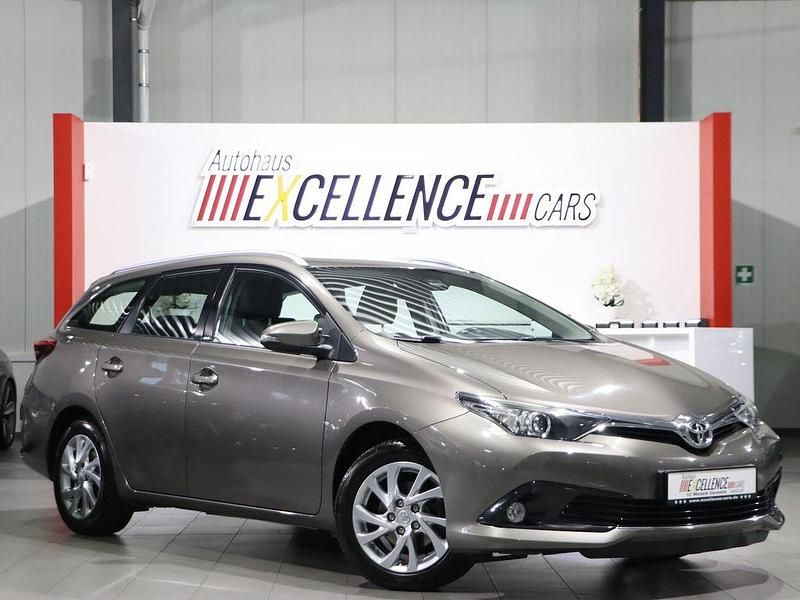 Grau Gebraucht 2016 Toyota Auris Touring Sports Edition-S Kombi | 13.777 € (Teuer) - Bild 1/4