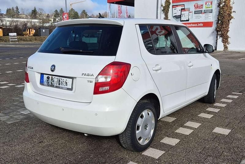 Gebraucht Skoda Fabia Fresh 86 PS (63 kW) 2013 Weiß Limousine