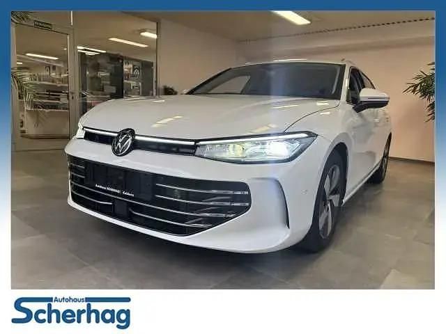 Weiß (oryxweiß perlmutteffekt) Gebraucht 2024 VW Passat Elegance Kombi | 34.970 € (Etwas zu teuer) - Bild 1/4