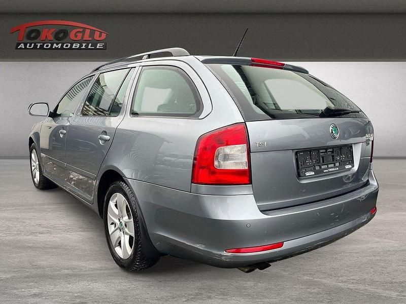 Usado Skoda Octavia Ambition 122 HP (89 kW) 2013 Cinzento Carrinha