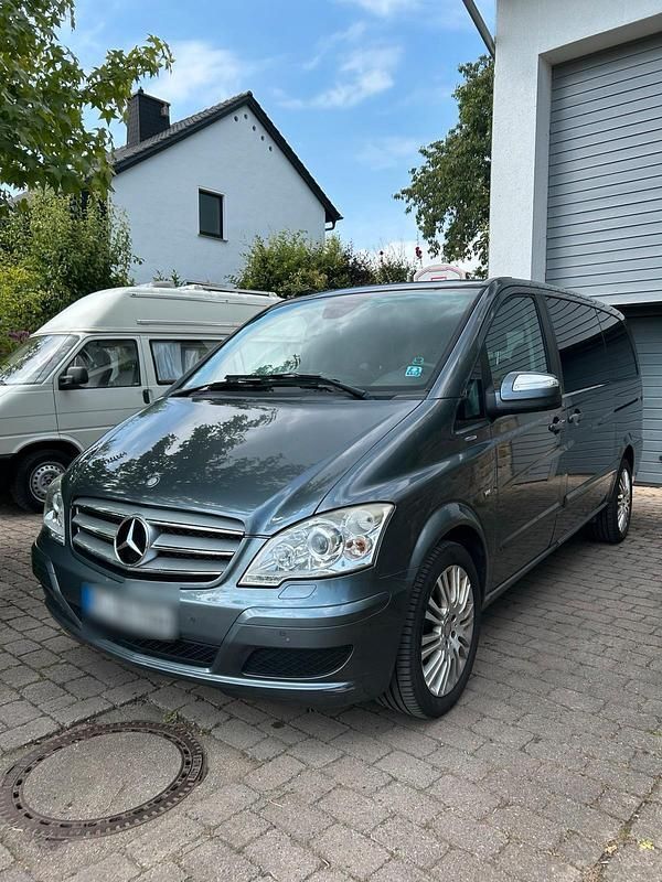 Grau Gebraucht 2011 Mercedes Viano Avantgarde Van / Kleinbus | 15.000 € (Superpreis) - Bild 1/4