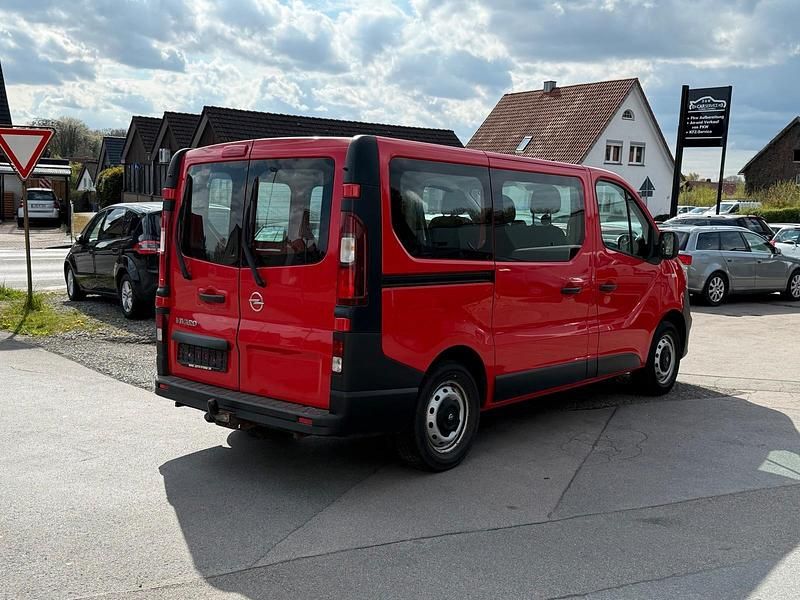 Gebraucht Opel Vivaro 90 PS (66 kW) 2015 Rot Van / Kleinbus
