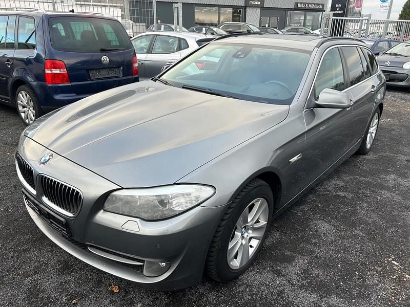 Grau Gebraucht 2010 BMW 530 Kombi | 6.799 € (Guter Preis) - Bild 1/4