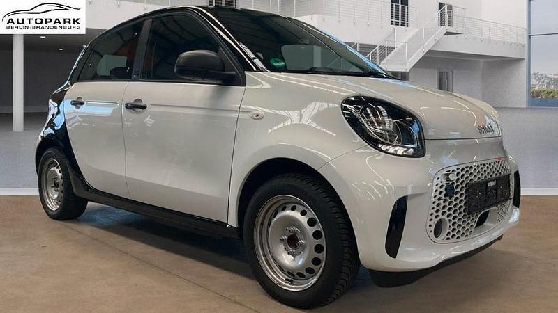 Weiß Gebraucht 2022 Smart ForFour Electric Drive Limousine | 8.490 € (Guter Preis) - Bild 1/4