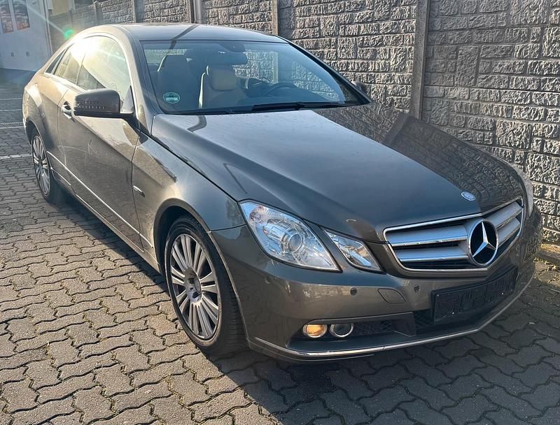 Gebraucht Mercedes E200 184 PS (135 kW) 2010 Coupé