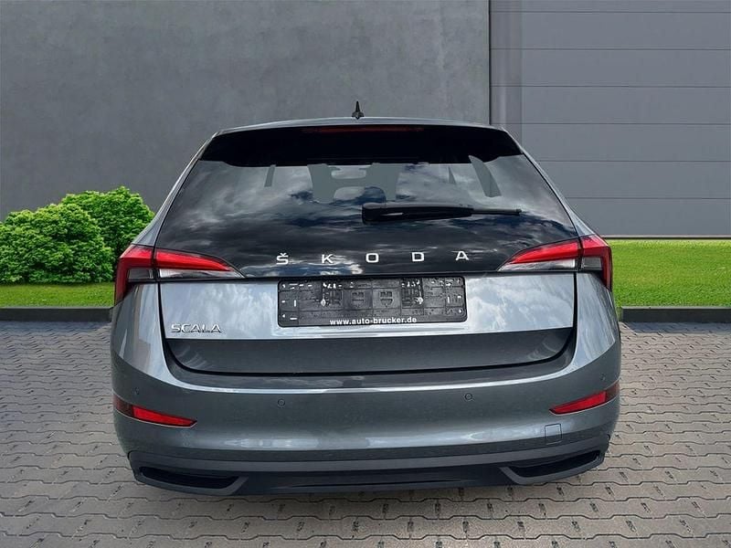 Używany Skoda Scala Selection 95 KM (69 kW) 2023 Szary Hatchback