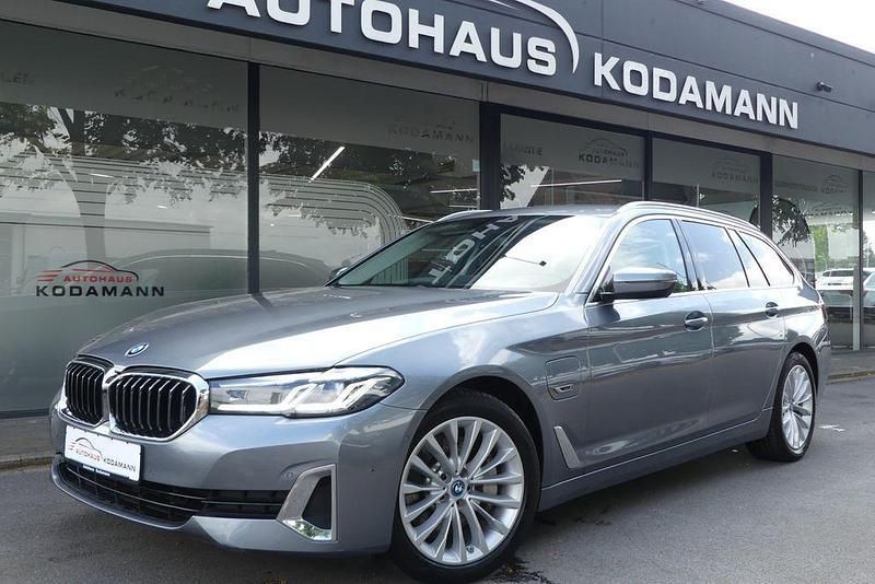Grau Gebraucht 2022 BMW 530e Luxury Line Limousine | 29.950 € (Superpreis) - Bild 1/4