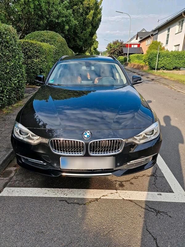 Schwarz Gebraucht 2014 BMW 320 Kombi | 9.000 € (Superpreis) - Bild 1/4