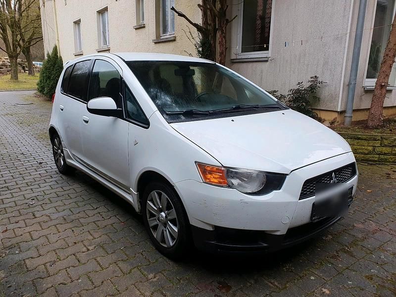 Gebraucht Mitsubishi Colt 95 PS (69 kW) 2011 Weiß Kleinwagen