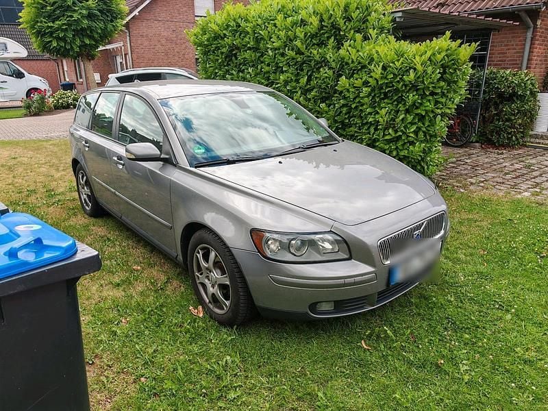 Grau Gebraucht 2005 Volvo V50 Kombi | 2.200 € (Fairer Preis) - Bild 1/4