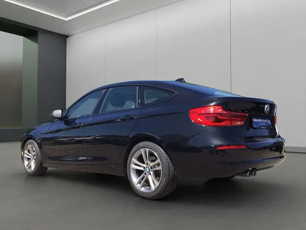 Gebraucht BMW 320 Sport Line 190 PS (139 kW) 2018 Schwarz / saphirschwarz (metallic) Limousine