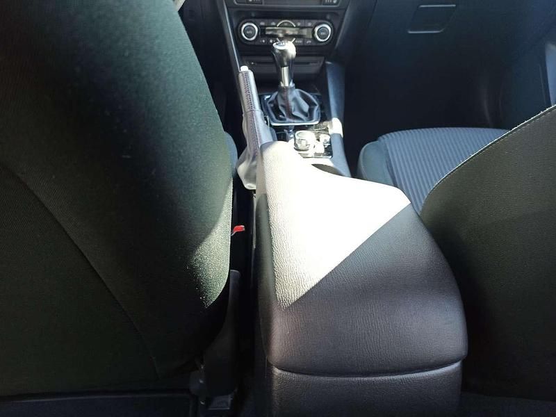 Gebraucht Mazda 3 Center-Line 120 PS (88 kW) 2015 Braun Limousine