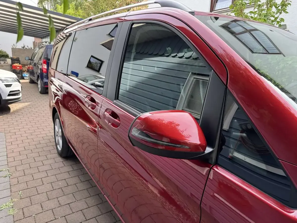 Gebraucht Mercedes V220 Edition 163 PS (119 kW) 2020 Rot Van / Kleinbus