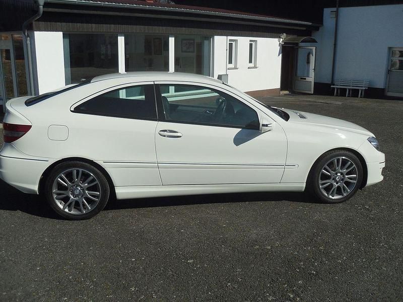 Gebraucht Mercedes CLC180 143 PS (105 kW) 2008 Weiß Kleinwagen