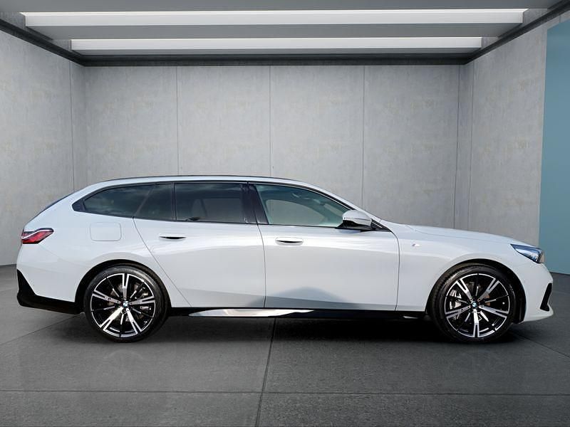 Gebraucht BMW 540 303 PS (222 kW) 2025 Grau Kombi