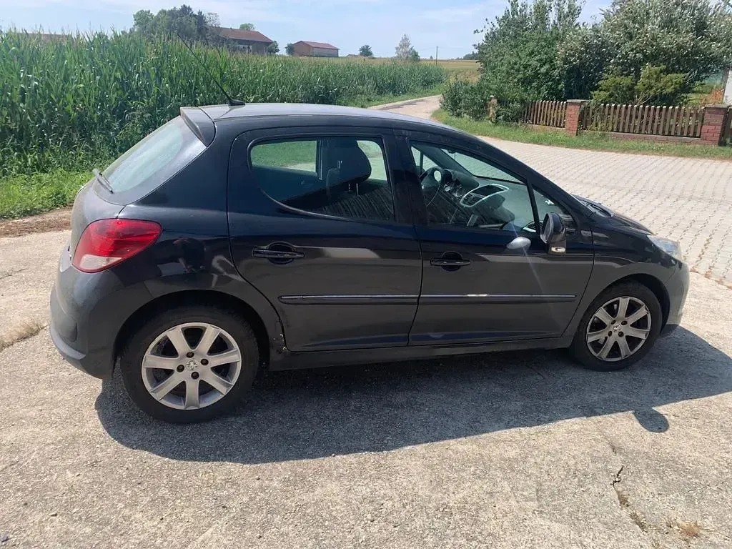 Gebraucht Peugeot 207 95 PS (69 kW) 2010 Schwarz Limousine