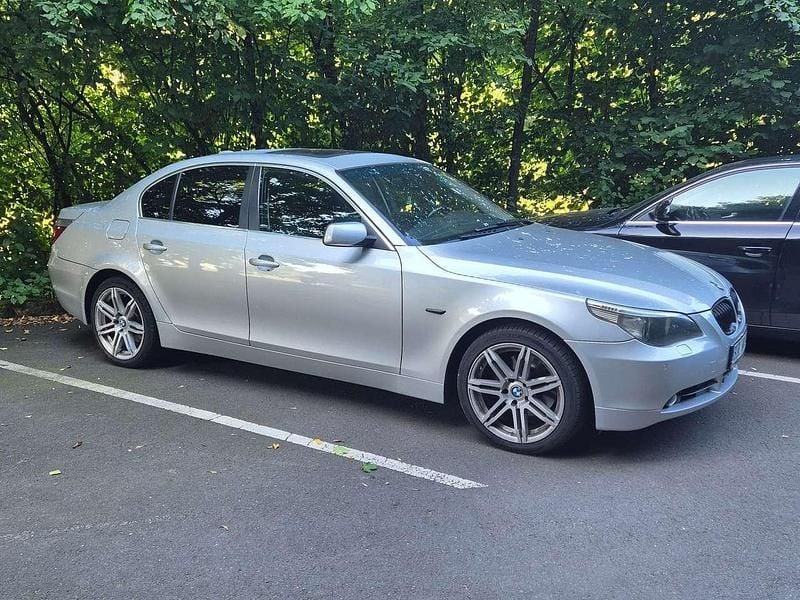 Silber Gebraucht 2006 BMW 530 Limousine | 3.000 € (Superpreis) - Bild 1/4