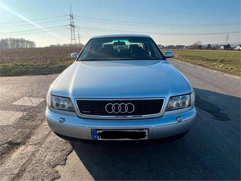 Silber Gebraucht 1998 Audi A8 Limousine | 8.200 € - Bild 1/4