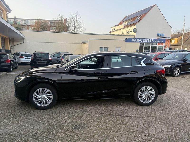 Gebraucht Infiniti Q30 109 PS (80 kW) 2017 Schwarz Limousine
