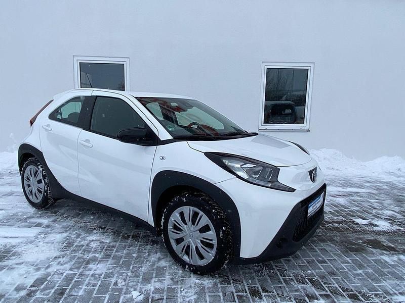 Gebraucht Toyota Aygo X X-play 72 PS (52 kW) 2023 Weiß SUV