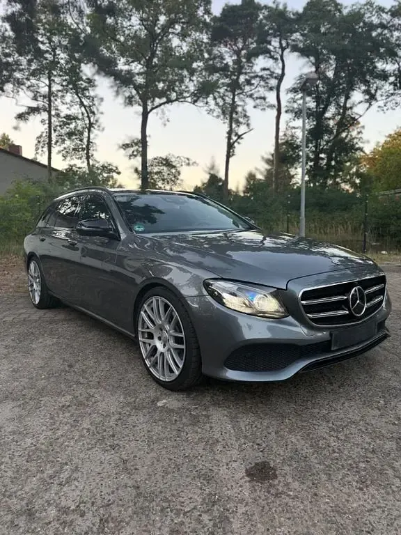 Gebraucht Mercedes E300 245 PS (180 kW) 2019 Grau Kombi