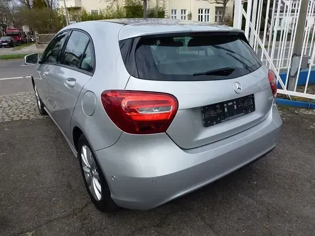 Używany Mercedes A160 102 KM (75 kW) 2017 Srebrny Sedan/Limuzyna