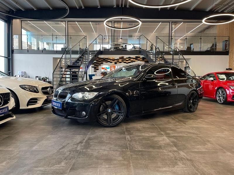 Schwarz Gebraucht 2008 BMW 335 Comfort Edition Coupé | 11.490 € (Superpreis) - Bild 1/4