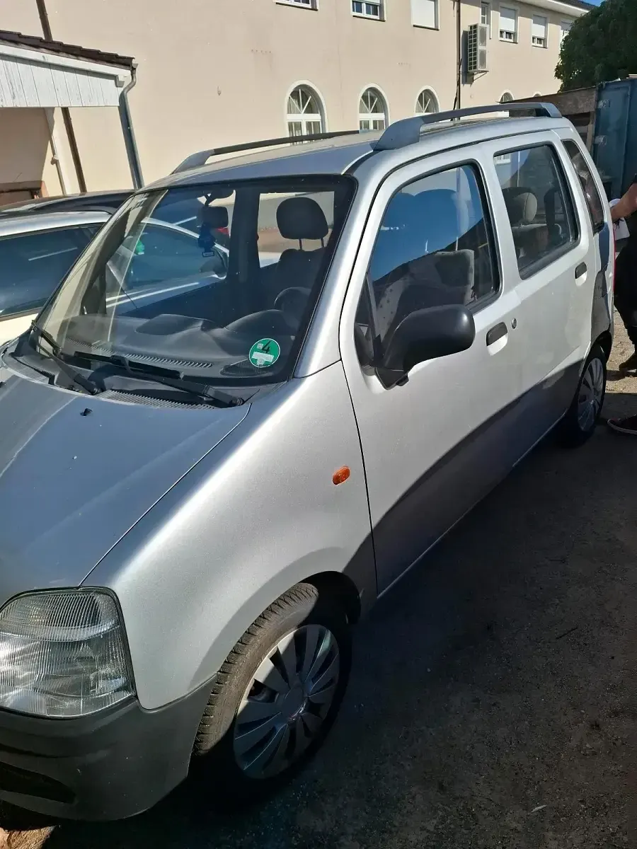 Gebraucht Opel Agila 60 PS (44 kW) 2003 Silber Van / Kleinbus