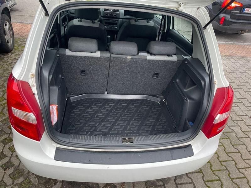 Gebraucht Skoda Fabia Ambiente 69 PS (50 kW) 2012 Weiß Limousine