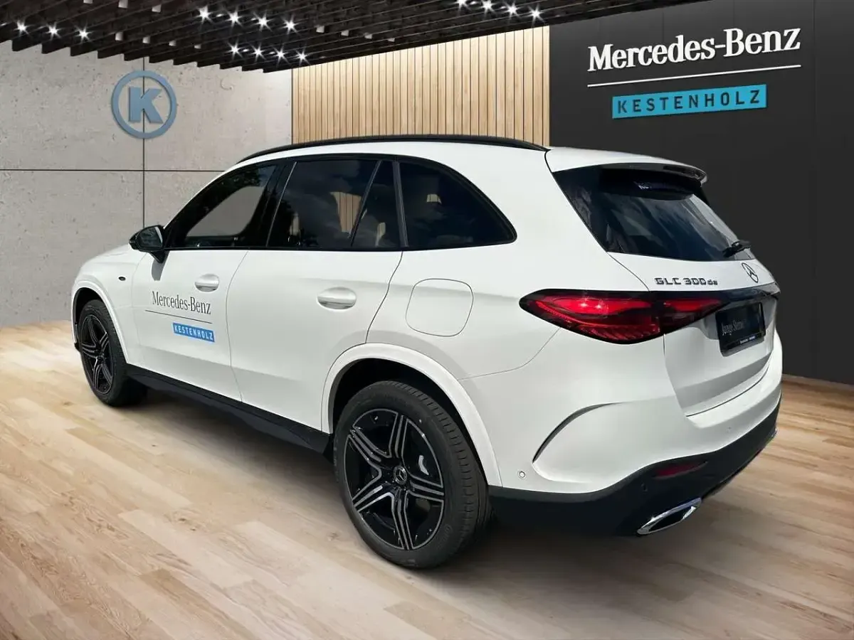 Gebraucht Mercedes GLC300de AMG 333 PS (244 kW) 2025 Unilack polarweiß SUV