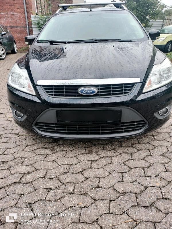 Schwarz Gebraucht 2010 Ford Focus Kombi | 1.750 € (Superpreis) - Bild 1/4