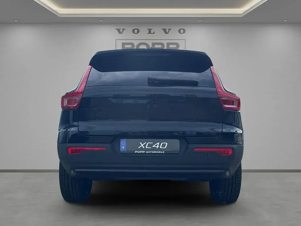 Neu Volvo XC40 Plus 163 PS (119 kW) 2026 Schwarz SUV