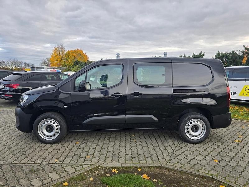 Neu Opel Combo 131 PS (96 kW) 2025 Lackierung schwarz perla nera/typ aussenverkleidung metalliclackierung Limousine